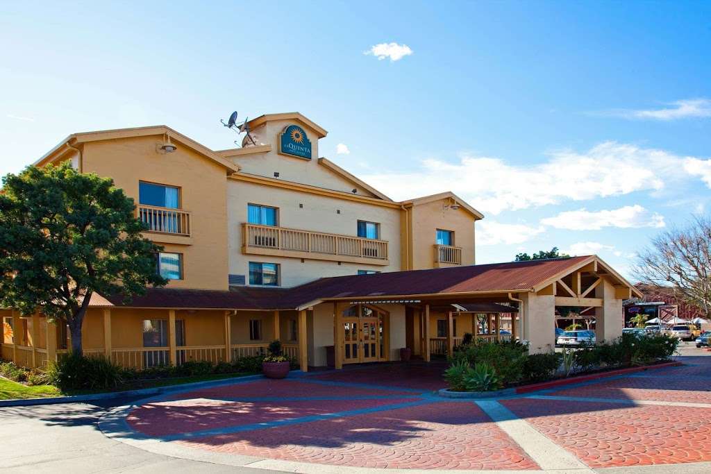 La Quinta Inn & Suites Irvine Spectrum | 14972 Sand Canyon Ave, Irvine, CA 92618, USA | Phone: (949) 551-0909