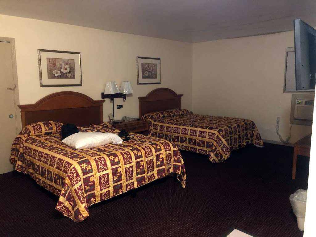 Red Carpet Inn | 1855 S Ridgewood Ave, Daytona Beach, FL 32119, USA | Phone: (386) 767-6681