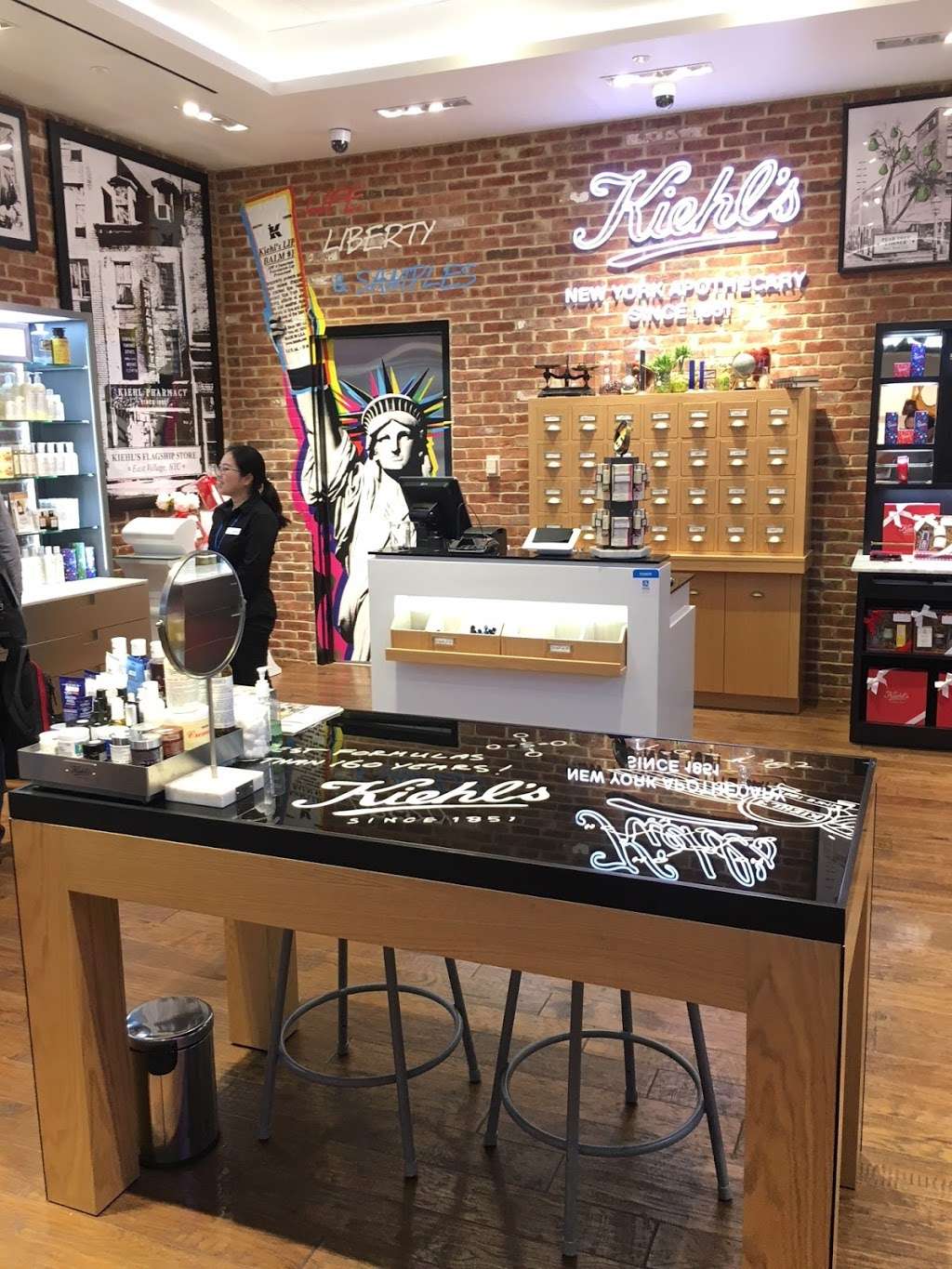 Kiehls Since 1851 - Dulles Airport | 1 Saarinen Cir, Dulles, VA 20166 | Phone: (703) 572-3255