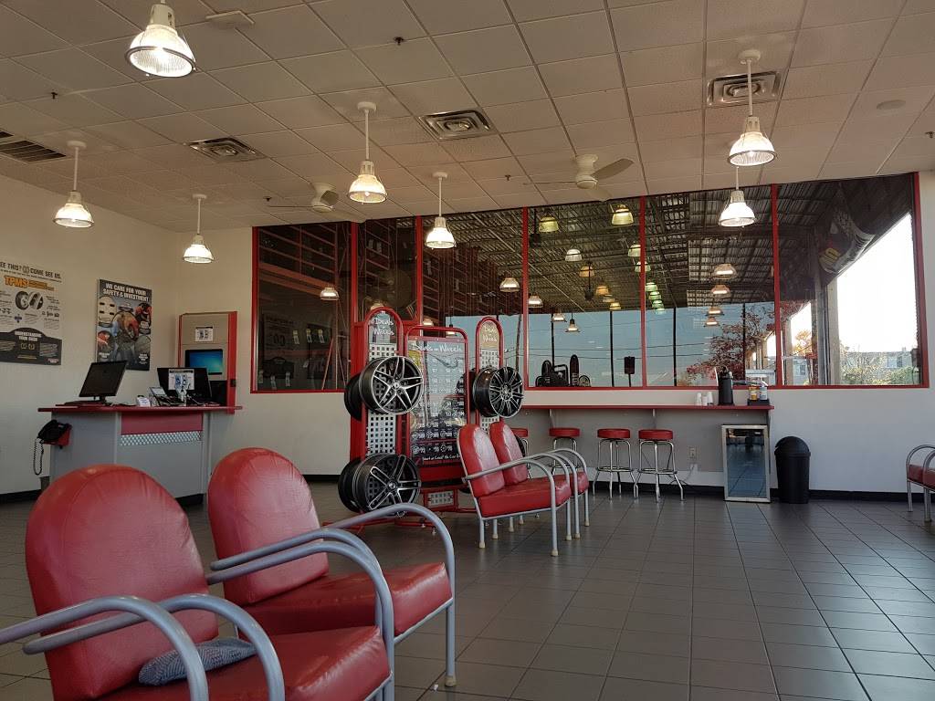 Discount Tire | 6616 E NW Hwy, Dallas, TX 75231 | Phone: (214) 363-8444