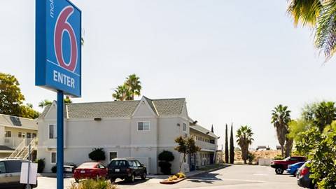 Motel 6 Bakersfield, CA - East | 8223 E Brundage Ln, Bakersfield, CA 93307, USA | Phone: (661) 479-0766