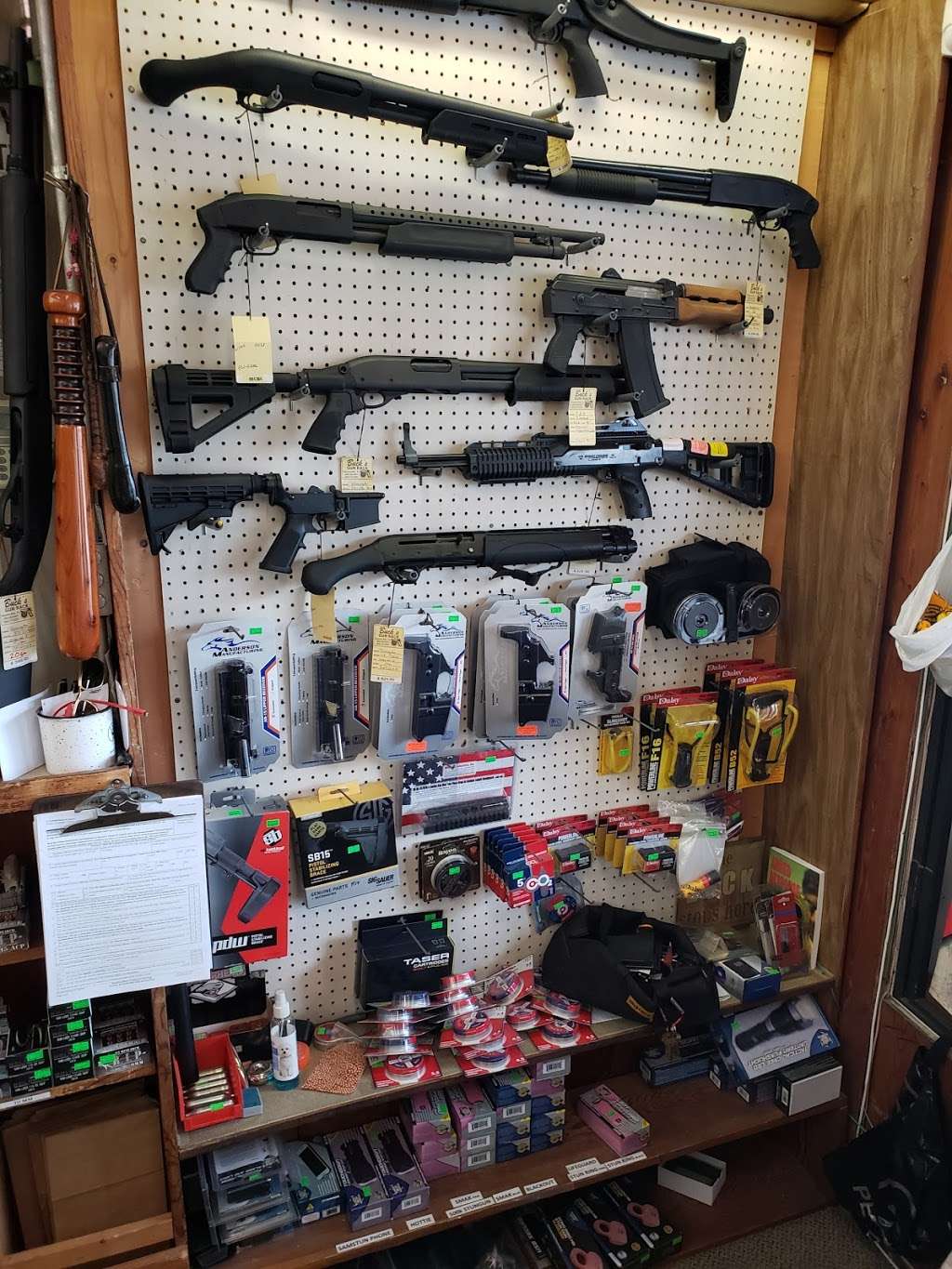 Bucks Gun Rack | 607 W International Speedway Blvd, Daytona Beach, FL 32114, USA | Phone: (386) 252-8471