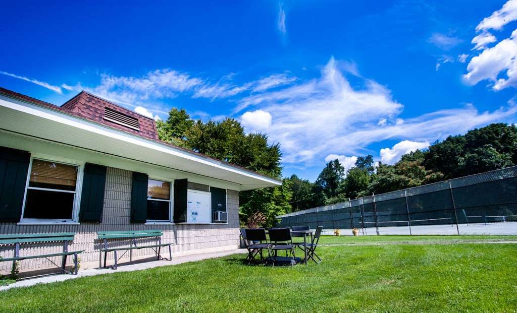 Oak Hills Tennis Club | 165 Fillow St, Norwalk, CT 06850 | Phone: (203) 838-9110