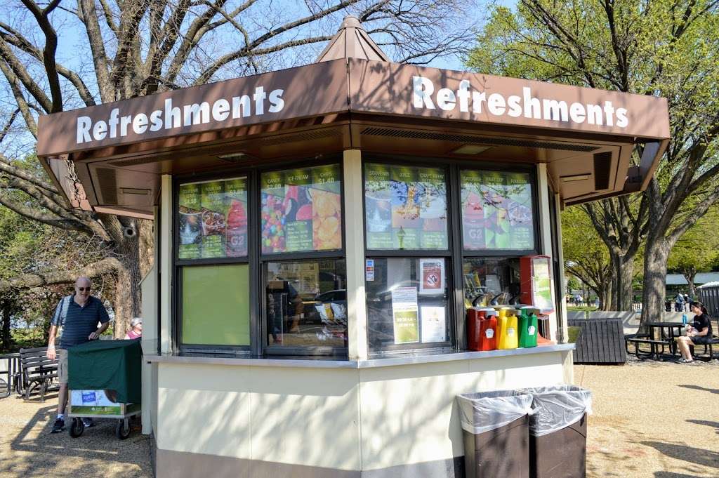 Jefferson memorial refreshments | 15 E Basin Dr SW, Washington, DC 20242, USA