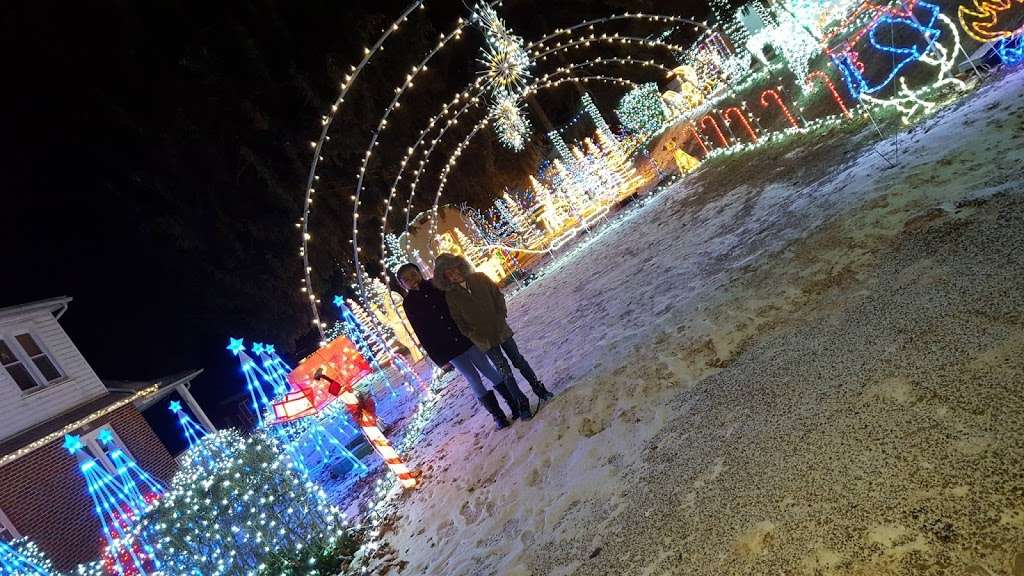 Lights in Greenawalds | 2040 Greenawalds Ave, Allentown, PA 18104, USA | Phone: (484) 894-5420