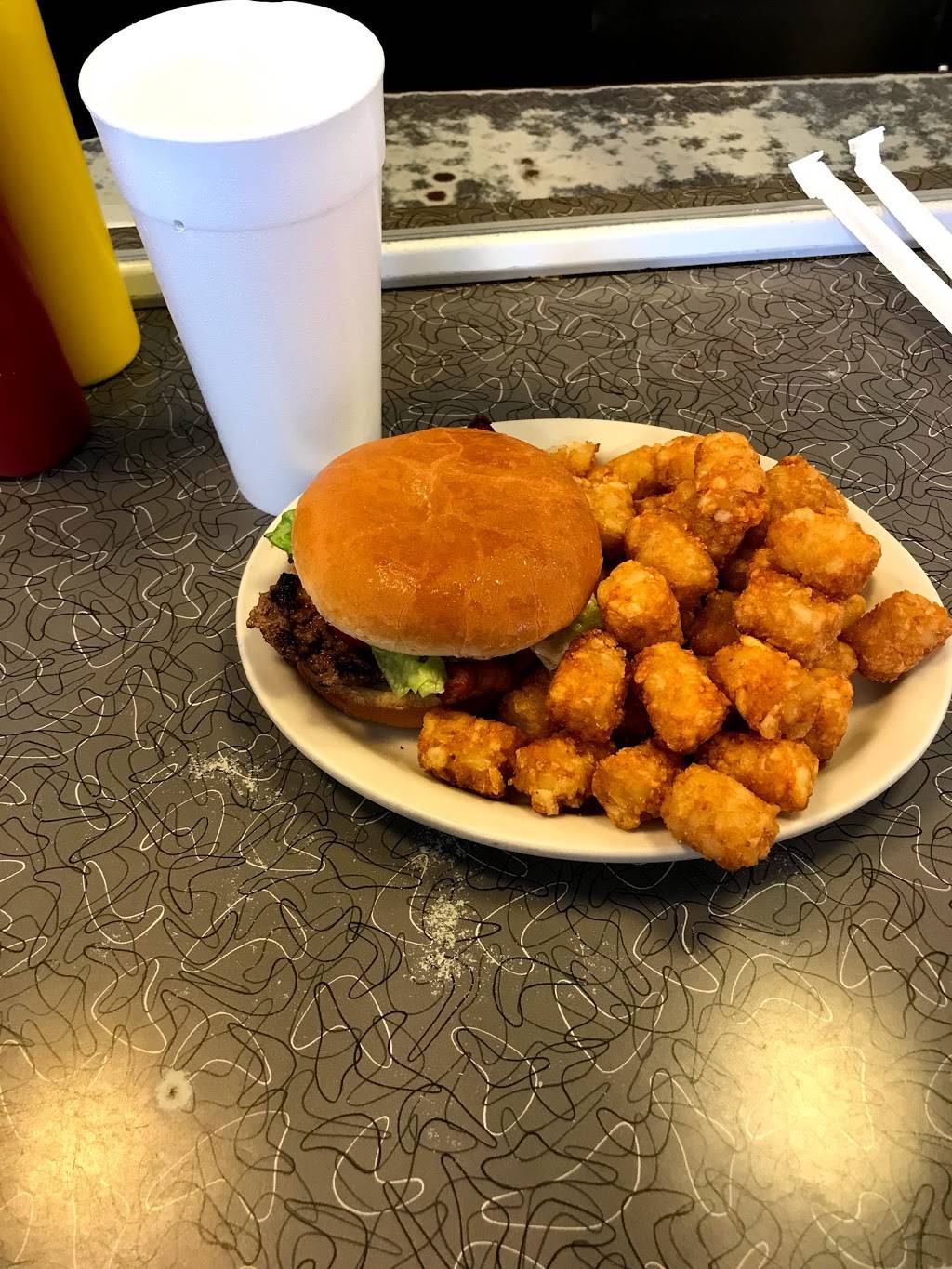 Town Topic Hamburgers Broadway | 2021 Broadway Blvd, Kansas City, MO 64108, USA | Phone: (816) 842-2298