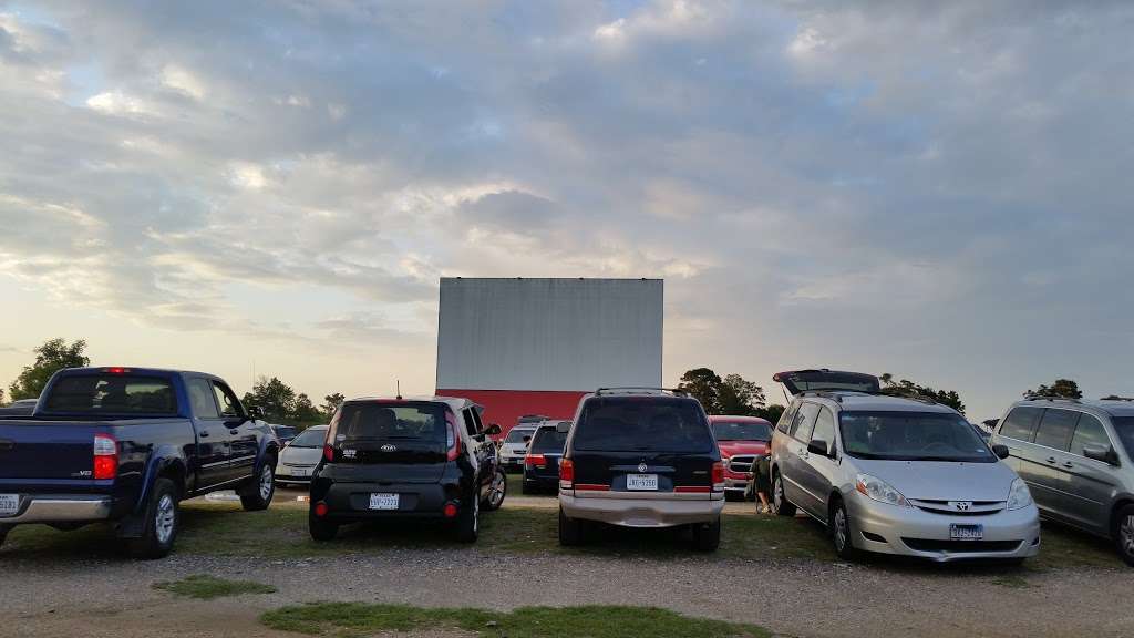 Showboat Drive-In | 22422 Farm to Market 2920, Hockley, TX 77447, USA | Phone: (281) 351-5224