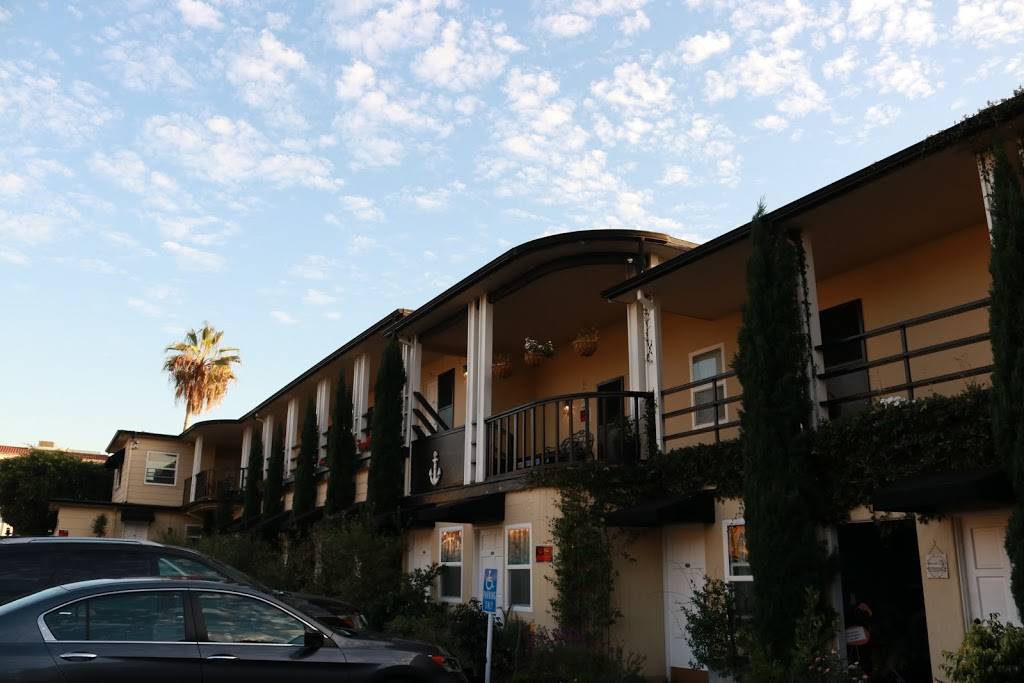 Seaside Laguna Inn & Suites | 1661 S Coast Hwy, Laguna Beach, CA 92651, USA | Phone: (949) 494-9717