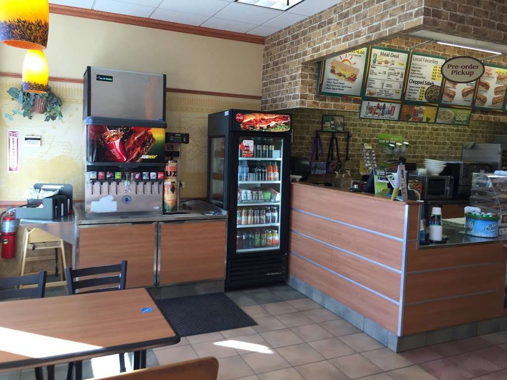 Subway Restaurants | 1129 Milwaukee Ave, Riverwoods, IL 60015 | Phone: (847) 465-1971