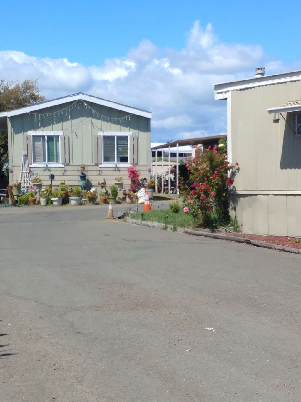 Redwood Mobile Home Park | 1740 Broadway St, Vallejo, CA 94589, USA