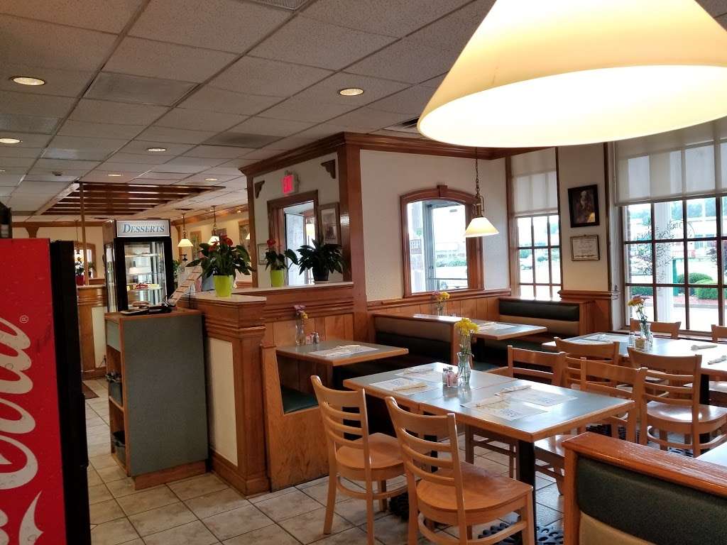 Montclair Family Restaurant | 17001 Dumfries Rd, Montclair, VA 22025, USA | Phone: (703) 221-4097