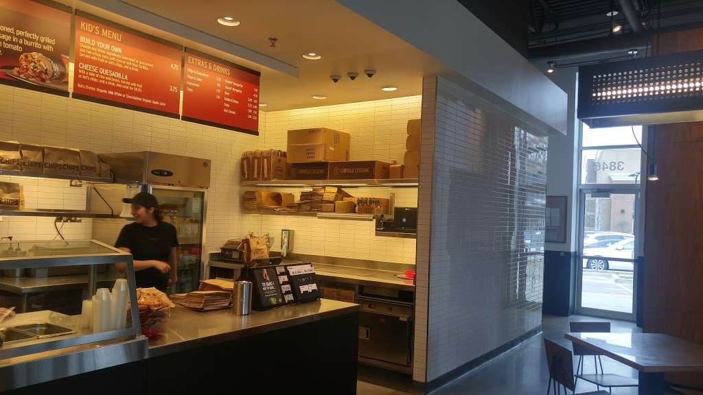 Chipotle Mexican Grill | 3846 Willow Rd, Glenview, IL 60025, USA | Phone: (847) 513-0016