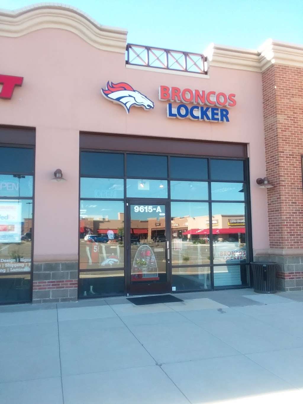 Broncos Locker | 9555 E County Line Rd, Centennial, CO 80112 | Phone: (303) 768-8461