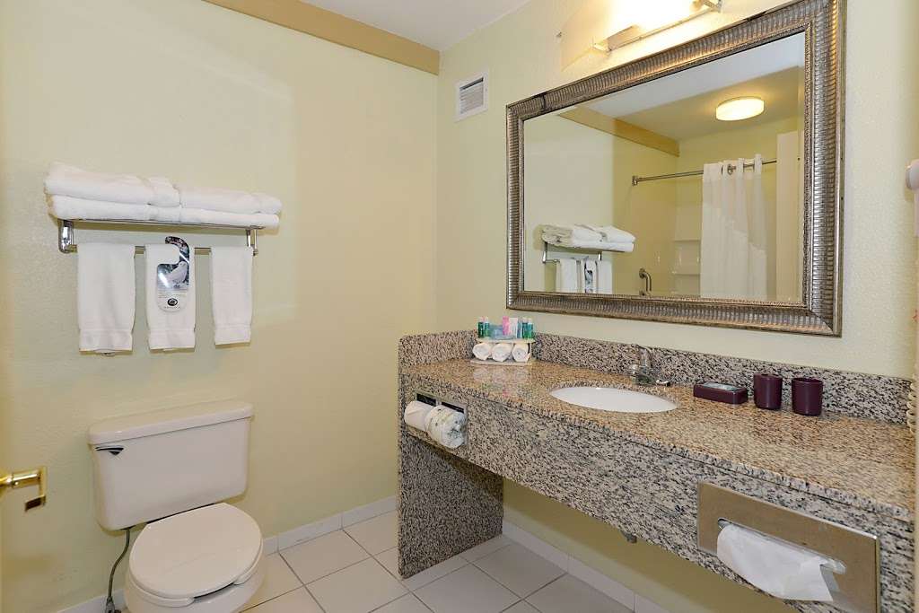 Holiday Inn Express & Suites The Villages | 1205 Avenida Central North, The Villages, FL 32159, USA | Phone: (352) 750-3888