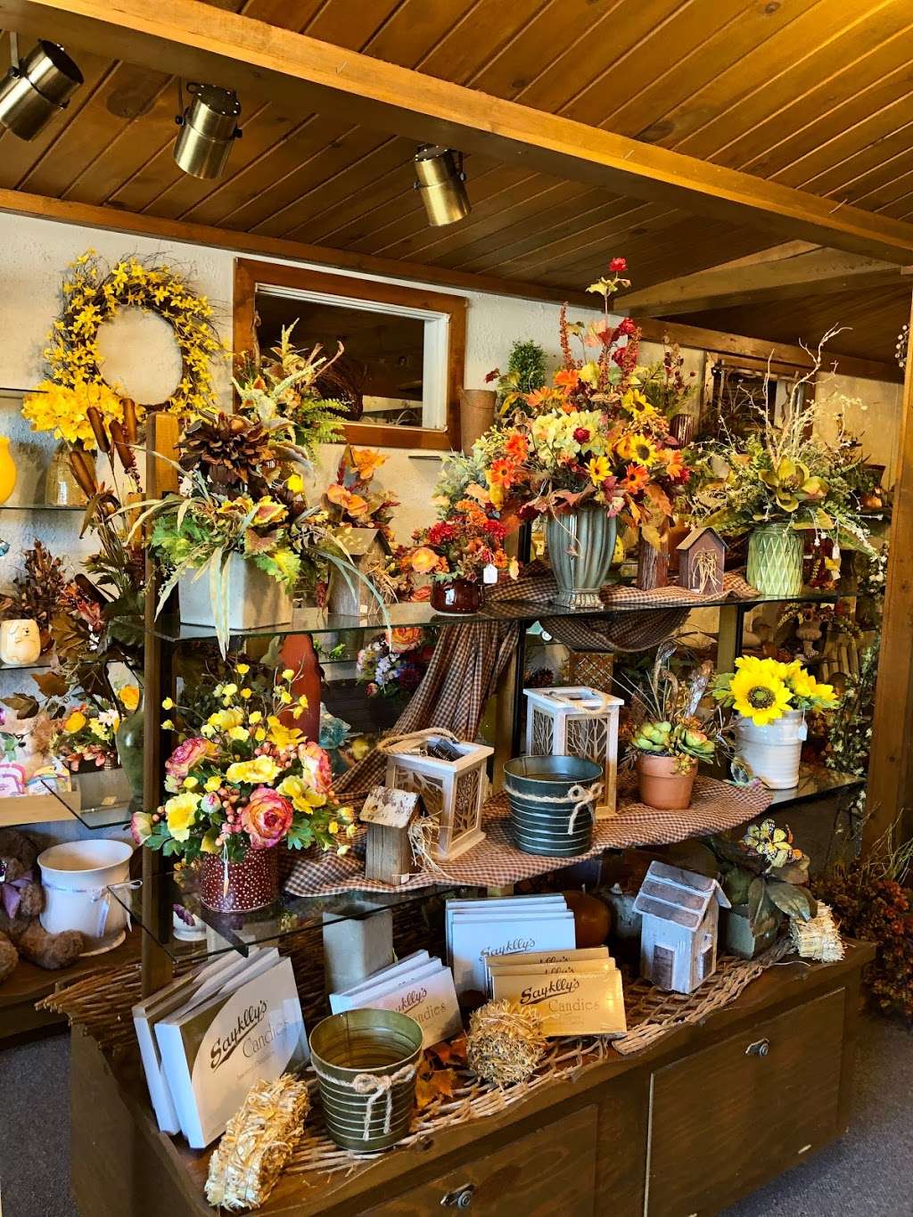 Floral Villa Flowers & Gifts | 208 S Wisconsin St, Whitewater, WI 53190, USA | Phone: (262) 473-6444