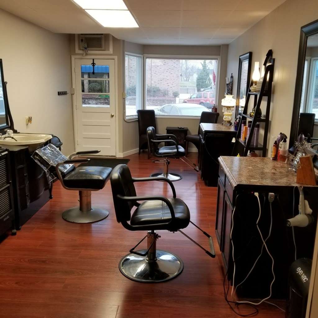 Shear Images Hair Studio in 8052, 33021 W 83rd St, De Soto, KS 66018, USA