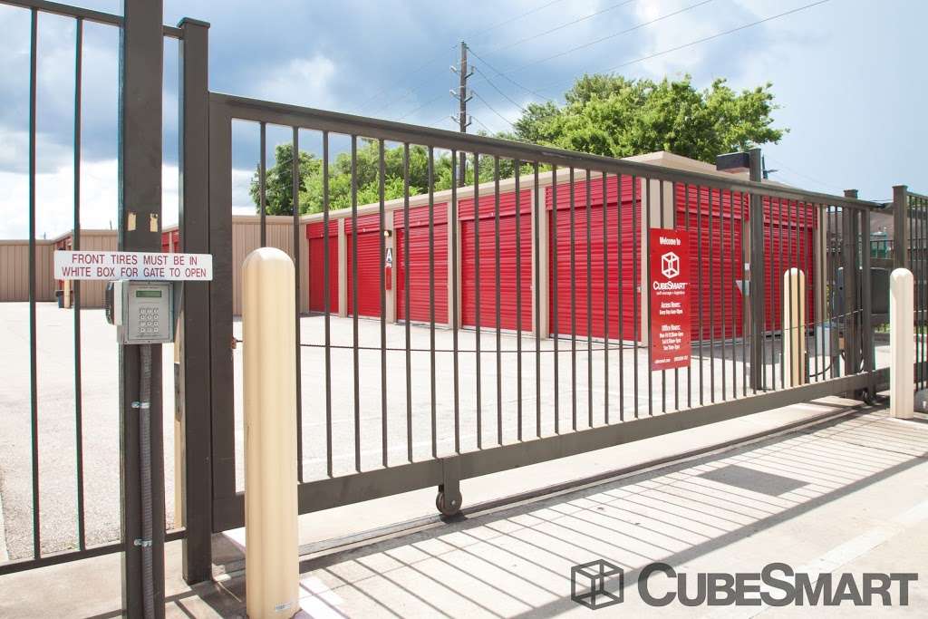 CubeSmart Self Storage | 15707 Bellaire Blvd, Houston, TX 77083, USA | Phone: (281) 561-6232