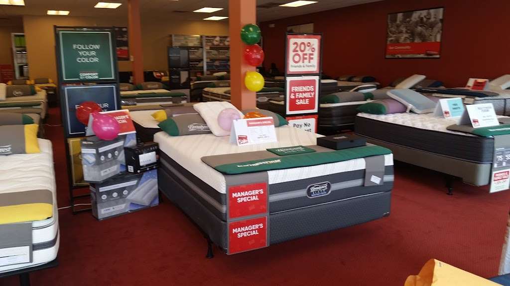 Mattress Firm Gateway Shopping Center | 211 East Swedesford Rd, Wayne, PA 19087, USA | Phone: (610) 687-1188