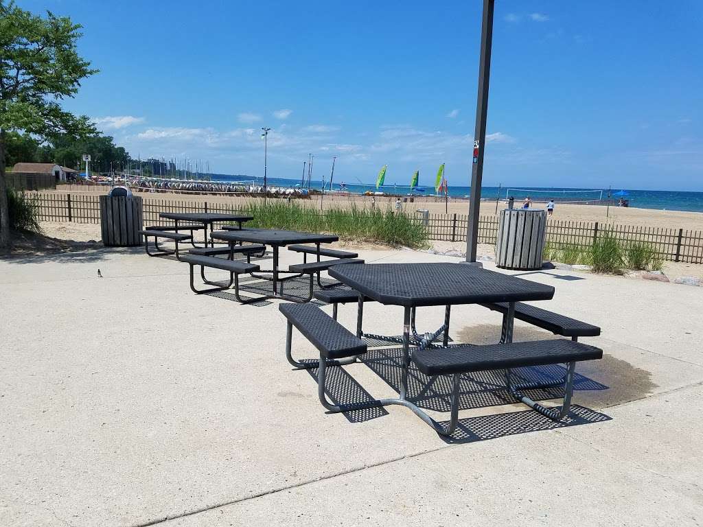 Gillson Beach House | 101 Lake St, Wilmette, IL 60091 | Phone: (847) 256-9660