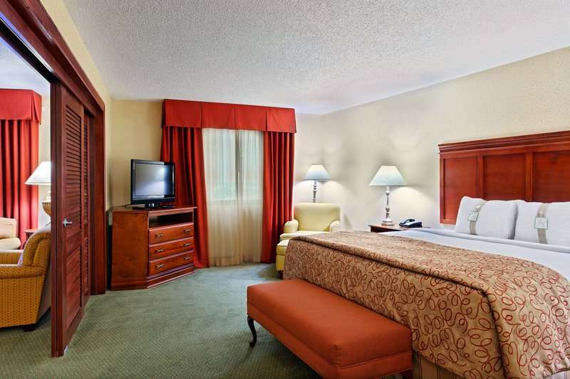 Holiday Inn Dallas Market Center | 4500 Harry Hines Blvd, Dallas, TX 75219, USA | Phone: (214) 219-3333