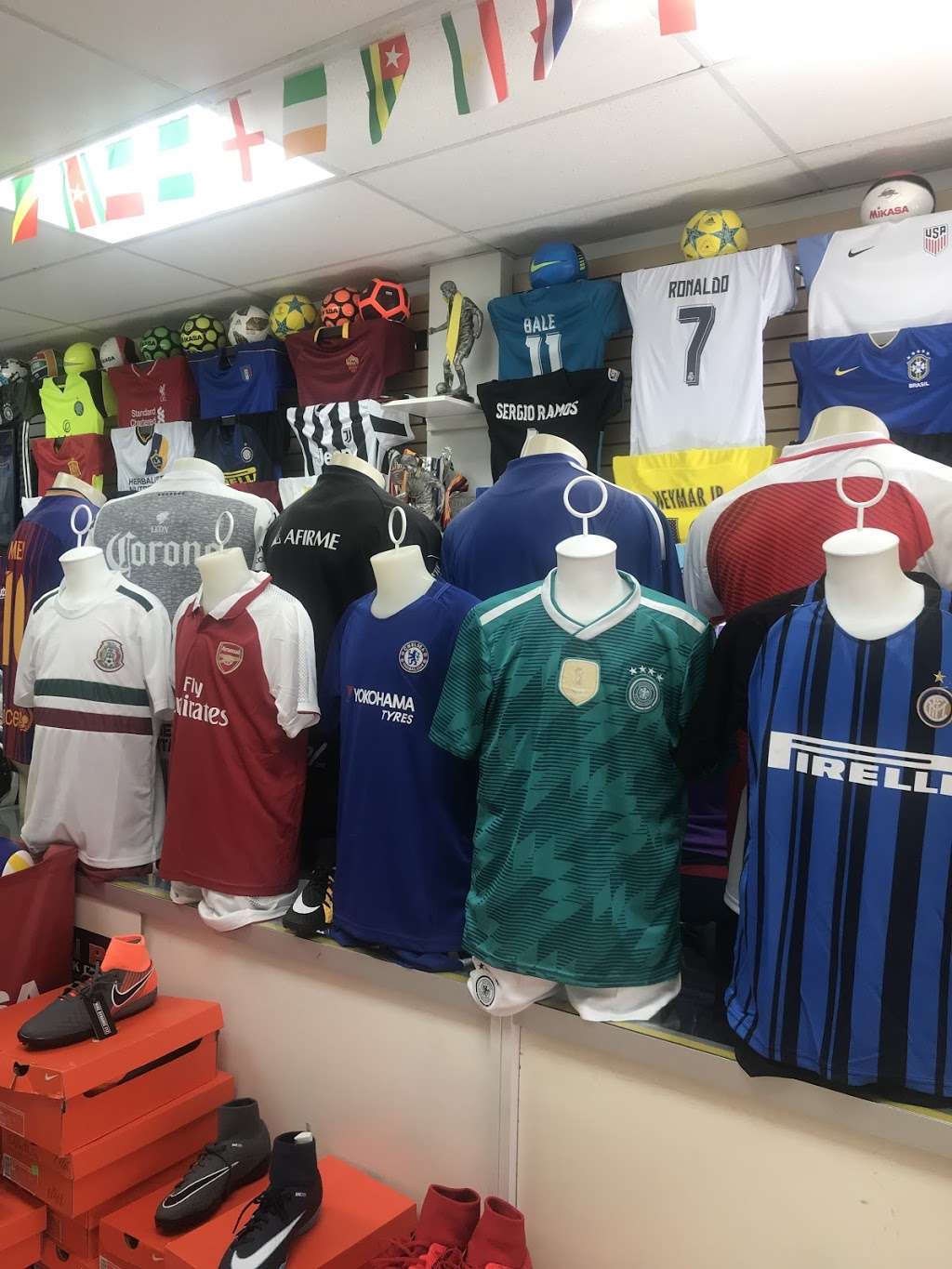 Only Sports Soccer | 3318 W Lawrence Ave, Chicago, IL 60625 | Phone: (773) 509-9000