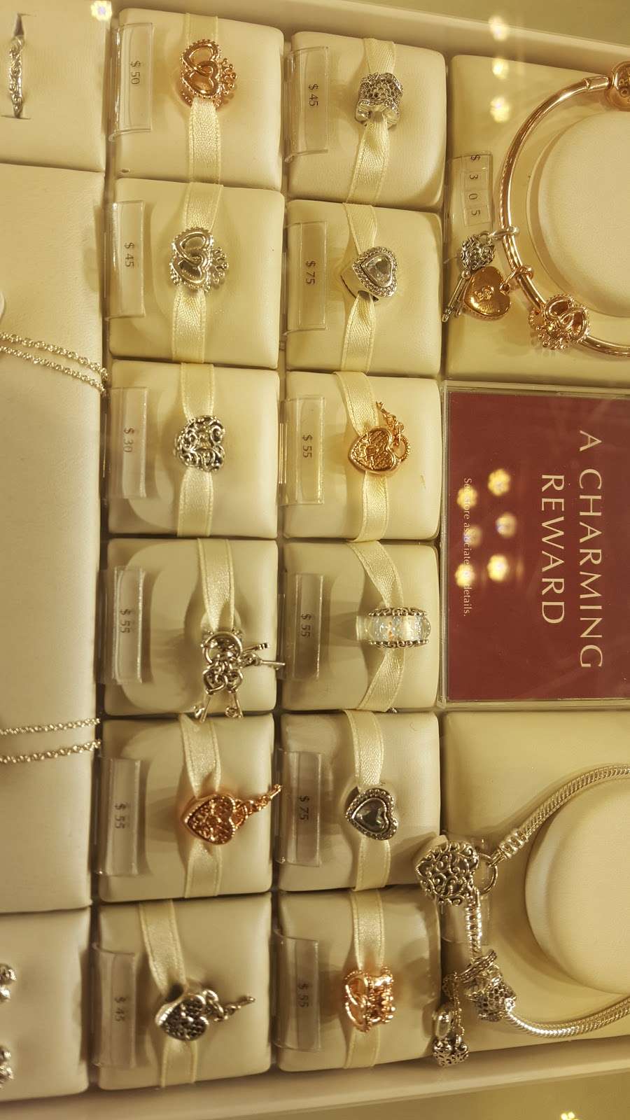 PANDORA Jewelry | 406 Christiana Mall #1590, Newark, DE 19702, USA | Phone: (302) 453-1008