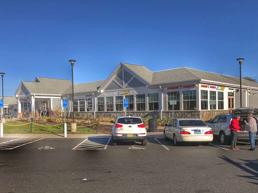 I-95 Fairfield Ct Service Plaza | 165 Round Hill Rd, Fairfield, CT 06824 | Phone: (888) 406-3466