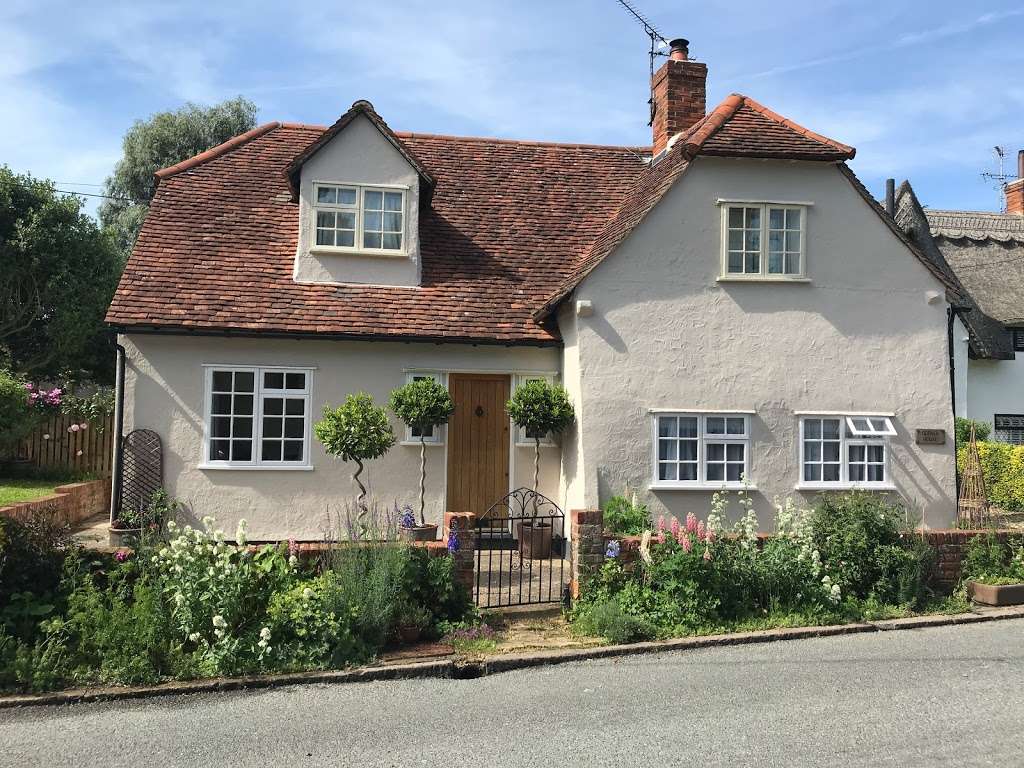 Corner House Luxury BnB, Bed & Breakfast In Little Dunmow | The Street, Dunmow CM6 3HS, UK | Phone: 07956 551727