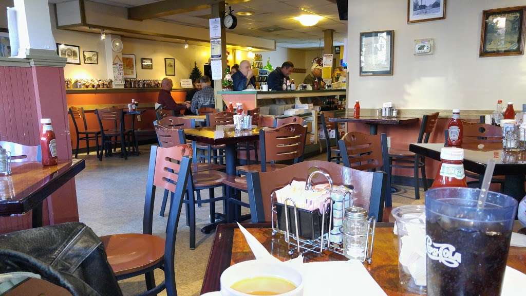 Woodys Towne Cafe | 27 S Main St, Allentown, NJ 08501, USA | Phone: (609) 259-5722