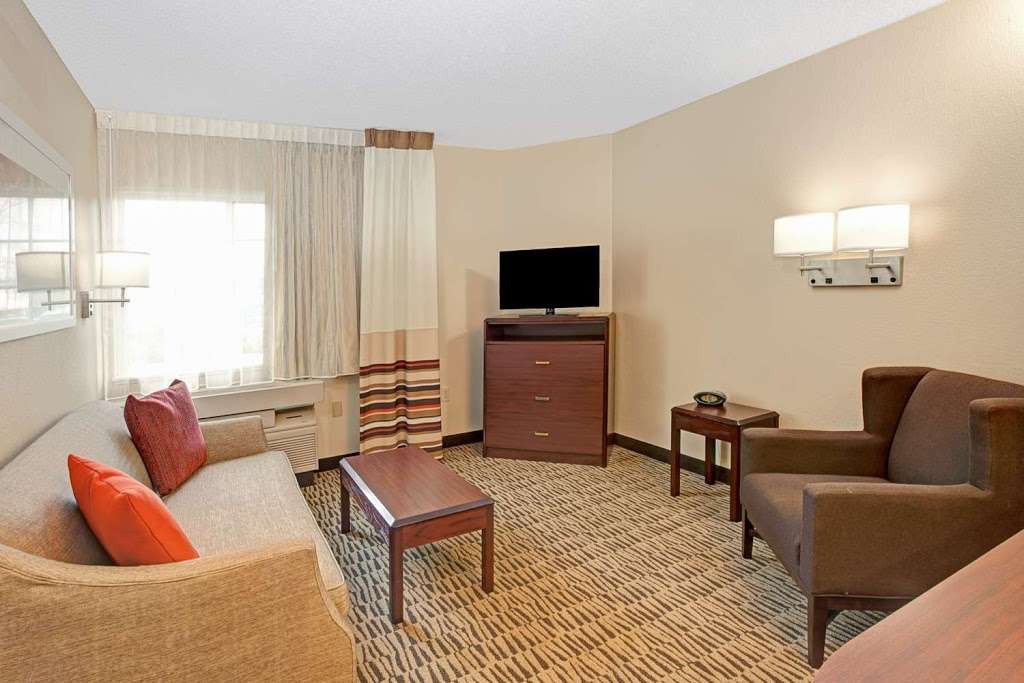 Hawthorn Suites by Wyndham Northbrook Wheeling | 8000 Capitol Dr, Wheeling, IL 60090, USA | Phone: (847) 495-9153