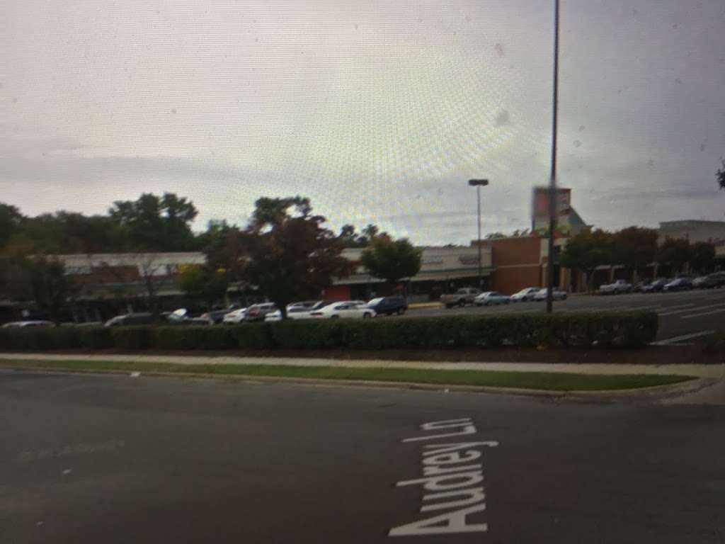 Eastover Shopping Center & Giant Super Market | 12, Oxon Hill, MD 20745, USA