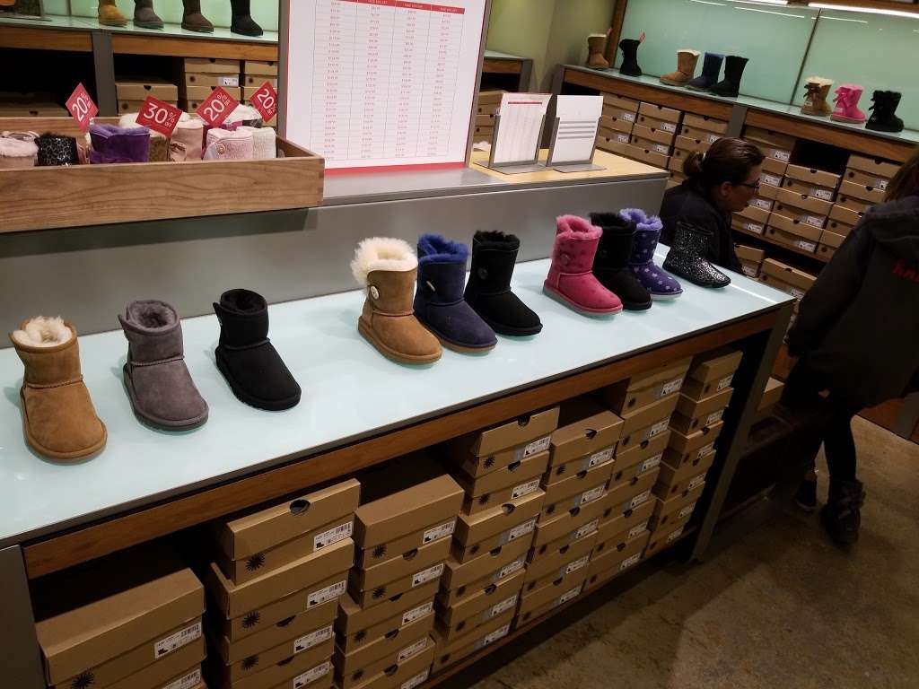 UGG | 11211 120th Ave Suite B039, Pleasant Prairie, WI 53158, USA | Phone: (262) 229-4110