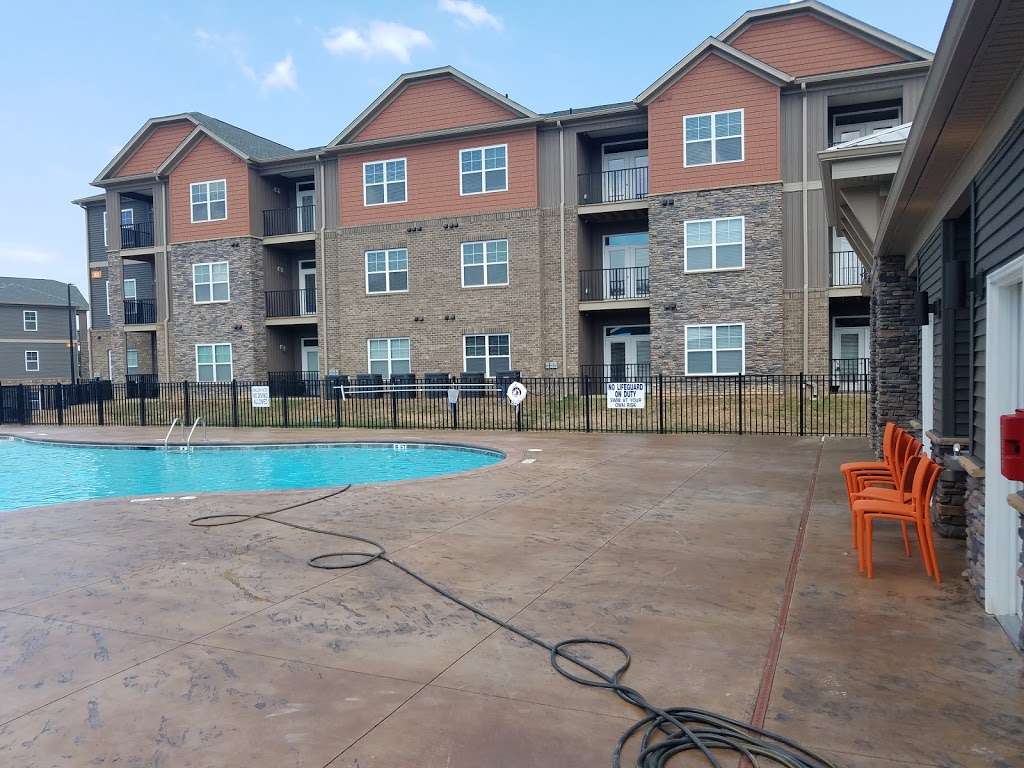 Evolve at Tega Cay Apartments | 810 Eden Avenue, Fort Mill, SC 29708, USA | Phone: (803) 630-1880