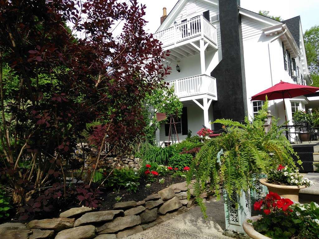 Pineapple Hill Inn Bed & Breakfast | 1324 River Rd, New Hope, PA 18938, USA | Phone: (215) 862-1790