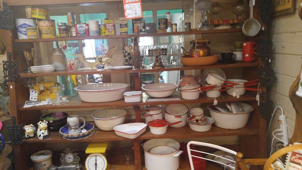 Antiquing Brazoria County Co-op store | 6882, 1004 Hwy 6, Alvin, TX 77511, USA | Phone: (979) 799-6940
