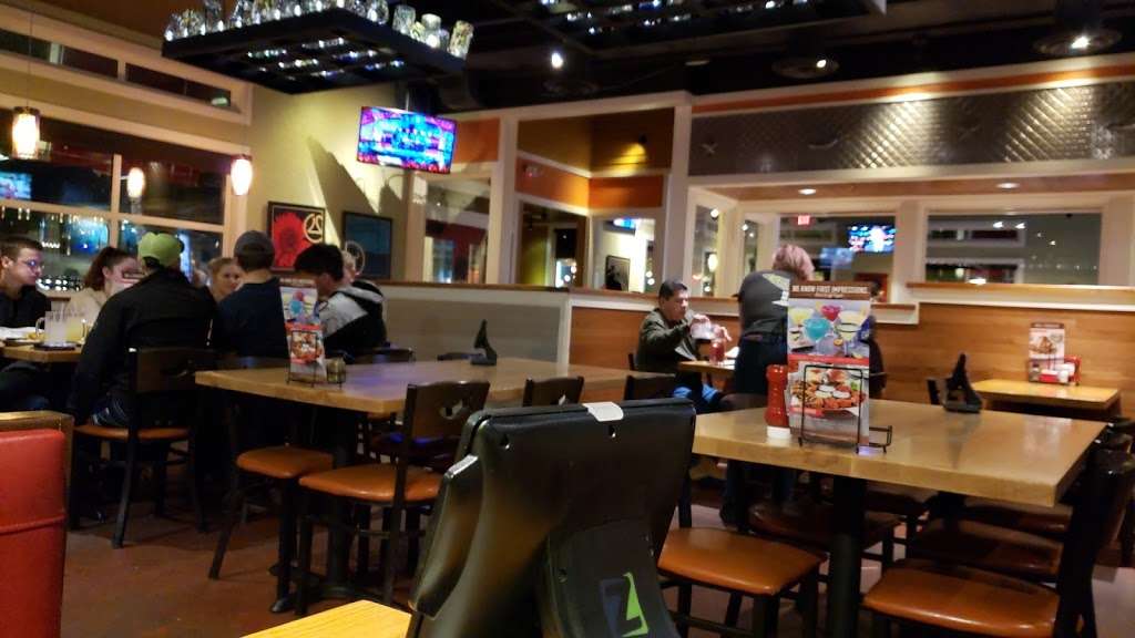 Chilis Grill & Bar | 2425 Katy Fwy, Houston, TX 77007, USA | Phone: (713) 862-7100