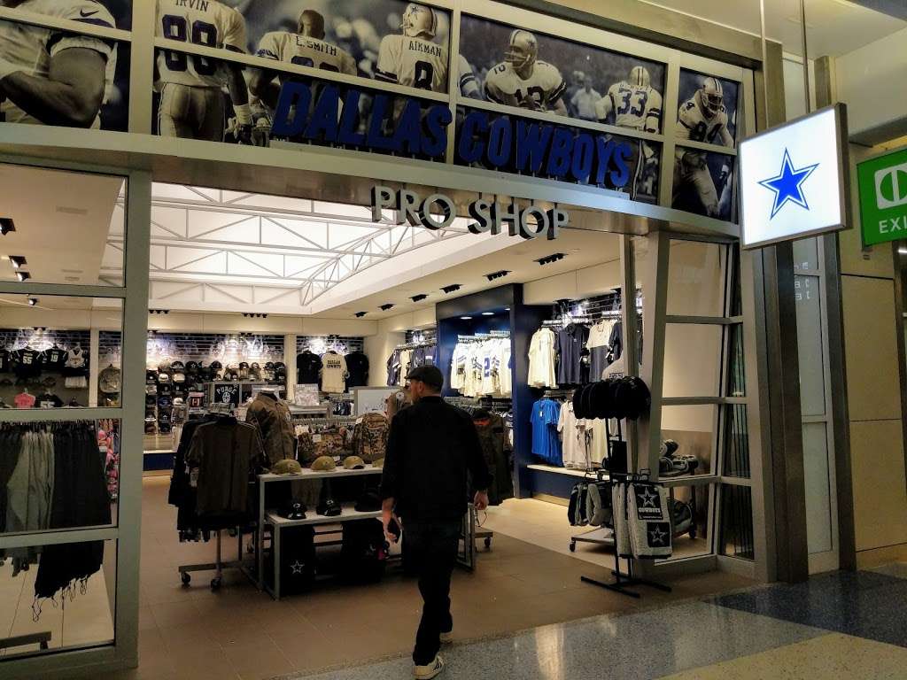 DALLAS COWBOYS PRO SHOP - DFW International Airport, Dallas, Texas