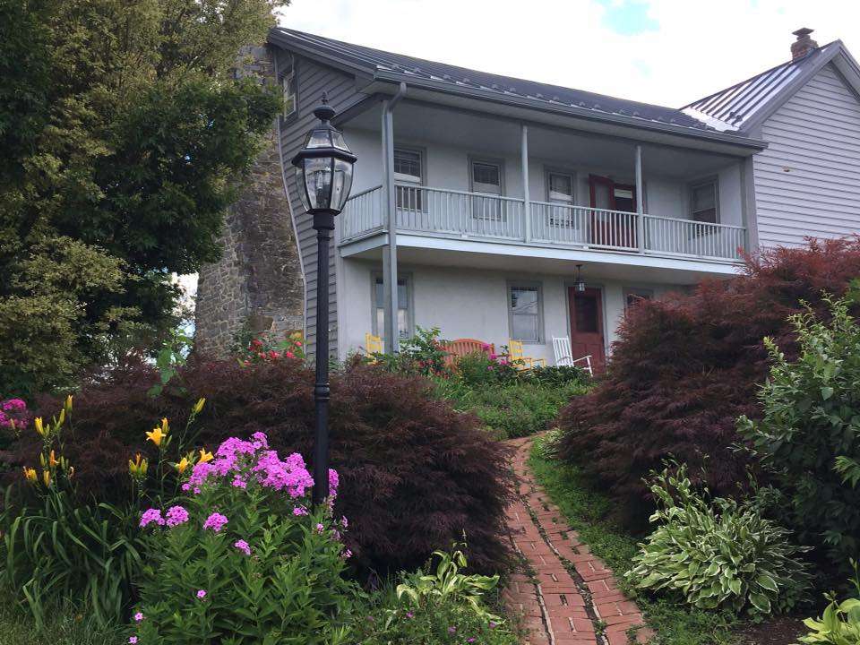 Red Tomato Farm & Inn Bed and Breakfast | 3581 Ritner Hwy, Newville, PA 17241, USA | Phone: (717) 559-3276