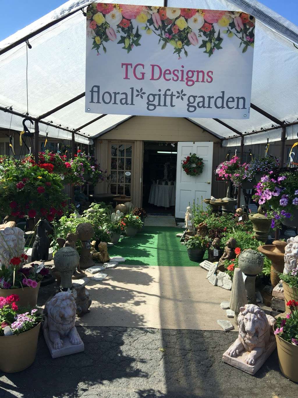 TG Designs - Hagerstown Flower Shop | 19231 Longmeadow Rd, Hagerstown, MD 21742 | Phone: (301) 766-9580