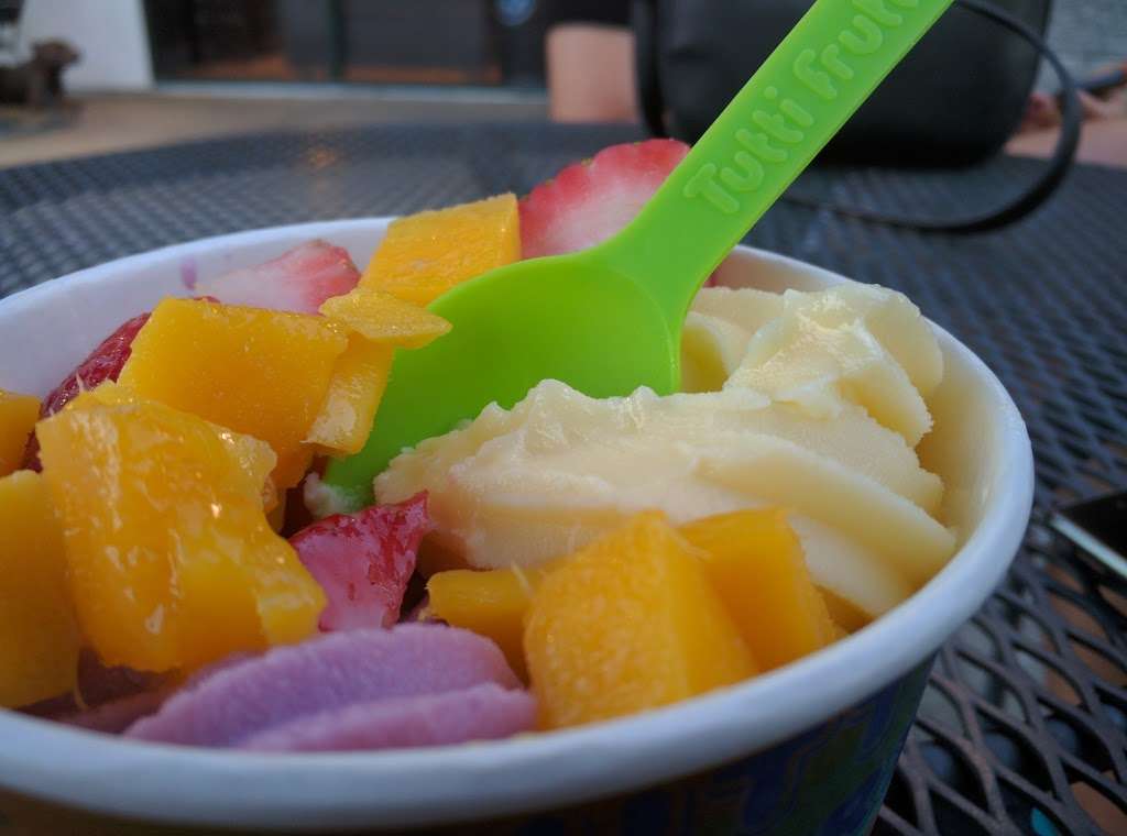 Tutti Frutti | Paradise Valley Plaza, 3334 N Texas St C, Fairfield, CA 94533, USA | Phone: (707) 422-0448