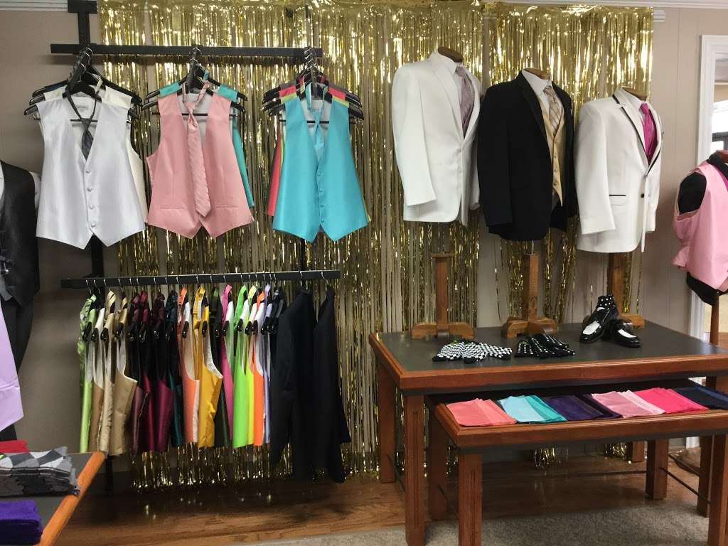 The Prom Shoppe | 27 Main St, Oswego, IL 60543, USA | Phone: (630) 554-3265