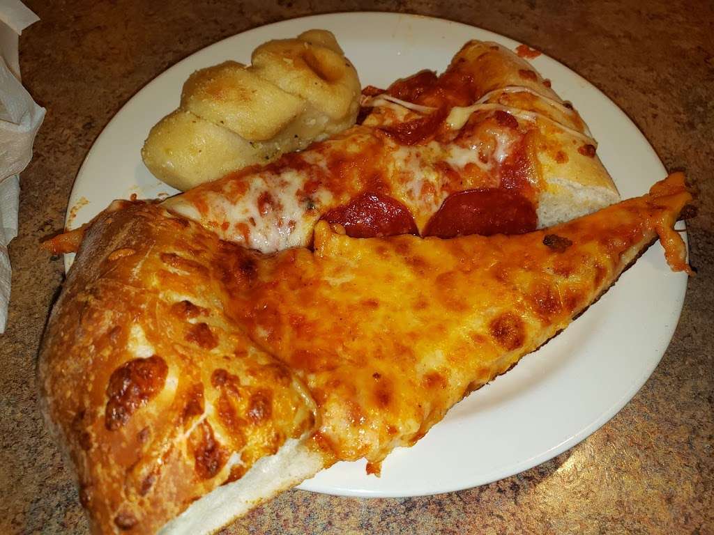 Mozzis Pizza | 2221 W Main St, Greenfield, IN 46140, USA | Phone: (317) 462-2999