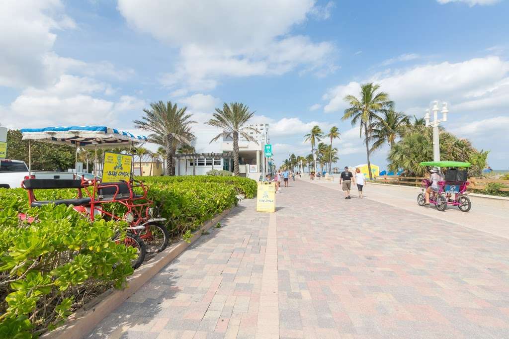 Sun Paradise at Historic Hollywood Beach Resort | 101 N Ocean Dr, Hollywood, FL 33019, USA | Phone: (954) 404-7091