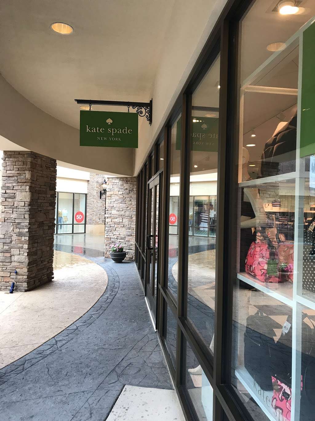 kate spade new york | 5416 New Fashion Way #815, Charlotte, NC 28278, USA | Phone: (704) 504-1199