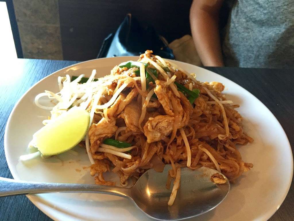 Gata Thai Cuisine | 35 S Gibson Rd, Henderson, NV 89012, USA | Phone: (702) 565-6093