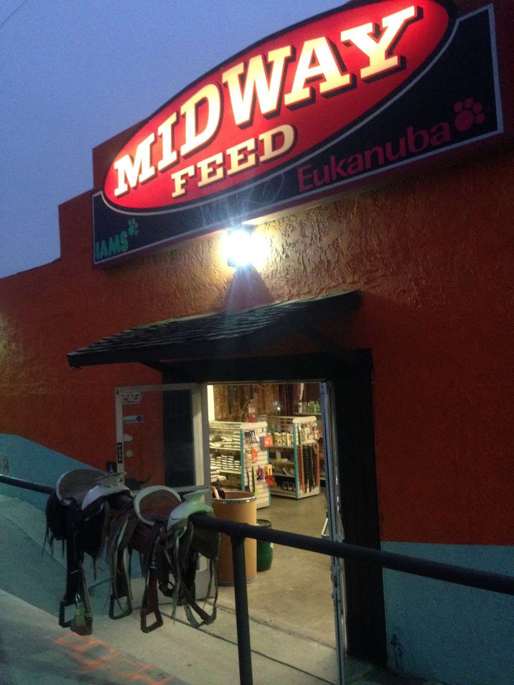 MIDWAY FEED | 7194 Mission Boulevard, Jurupa Valley, CA 92509 | Phone: (951) 681-0305