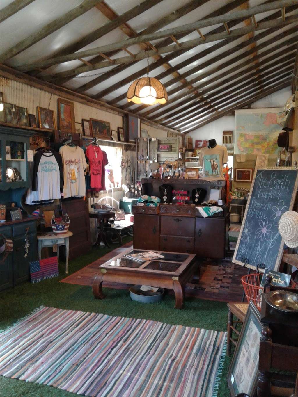 The Barn Antiques | 19098 E 1100th Rd, Pleasanton, KS 66075, USA | Phone: (913) 352-8732