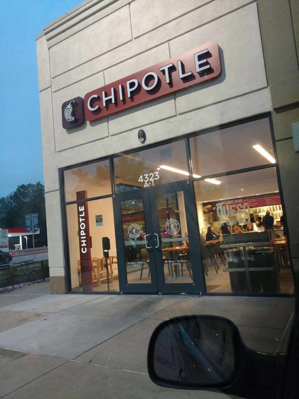 Chipotle Mexican Grill | 4323 NE Chouteau Trafficway, Kansas City, MO 64117, USA | Phone: (816) 459-9892