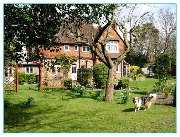 Vulcan Lodge Guest House | 27 Massetts Rd, Horley RH6 7DQ, UK | Phone: 01293 771522