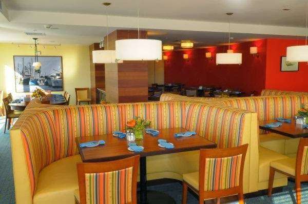 Captains Table Restaurant and Bar | 2 15th St, Ocean City, MD 21842, USA | Phone: (410) 289-7192